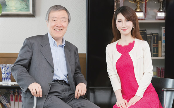 出口治明 伊藤奈緒 未来を担う きみたちに贈る先輩からのメッセージ スペシャルインタビュー 中学 高校 大学受験 進学塾 予備校のeisu ホームページ